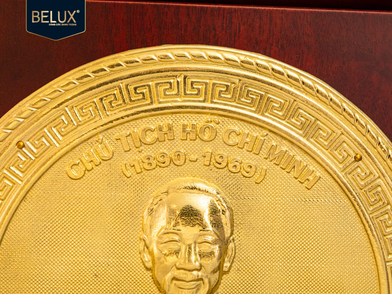 Hộp gỗ mặt tròn Bác Hồ bằng đồng 23x23cm